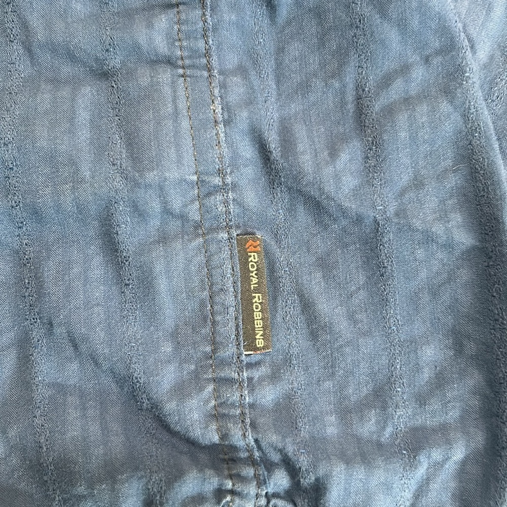 Royal Robbins denim blue color button front short sleeve shirt size large - Picture 12 of 15